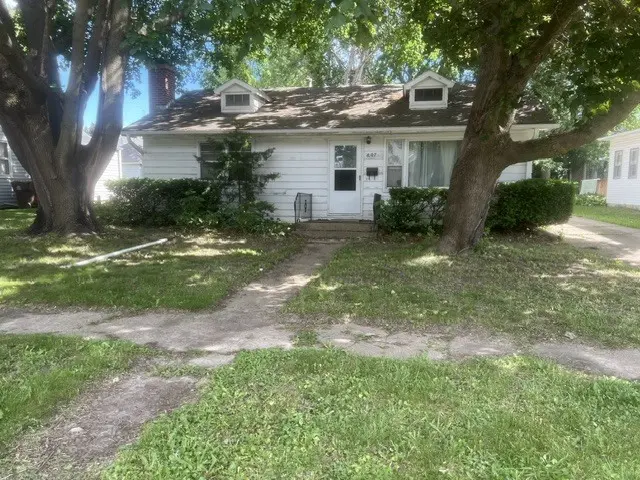 807 E Illinois St