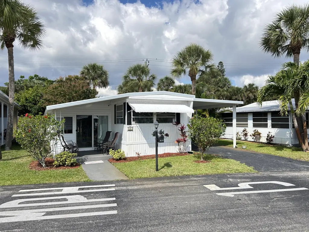 615 Alamanda Ln