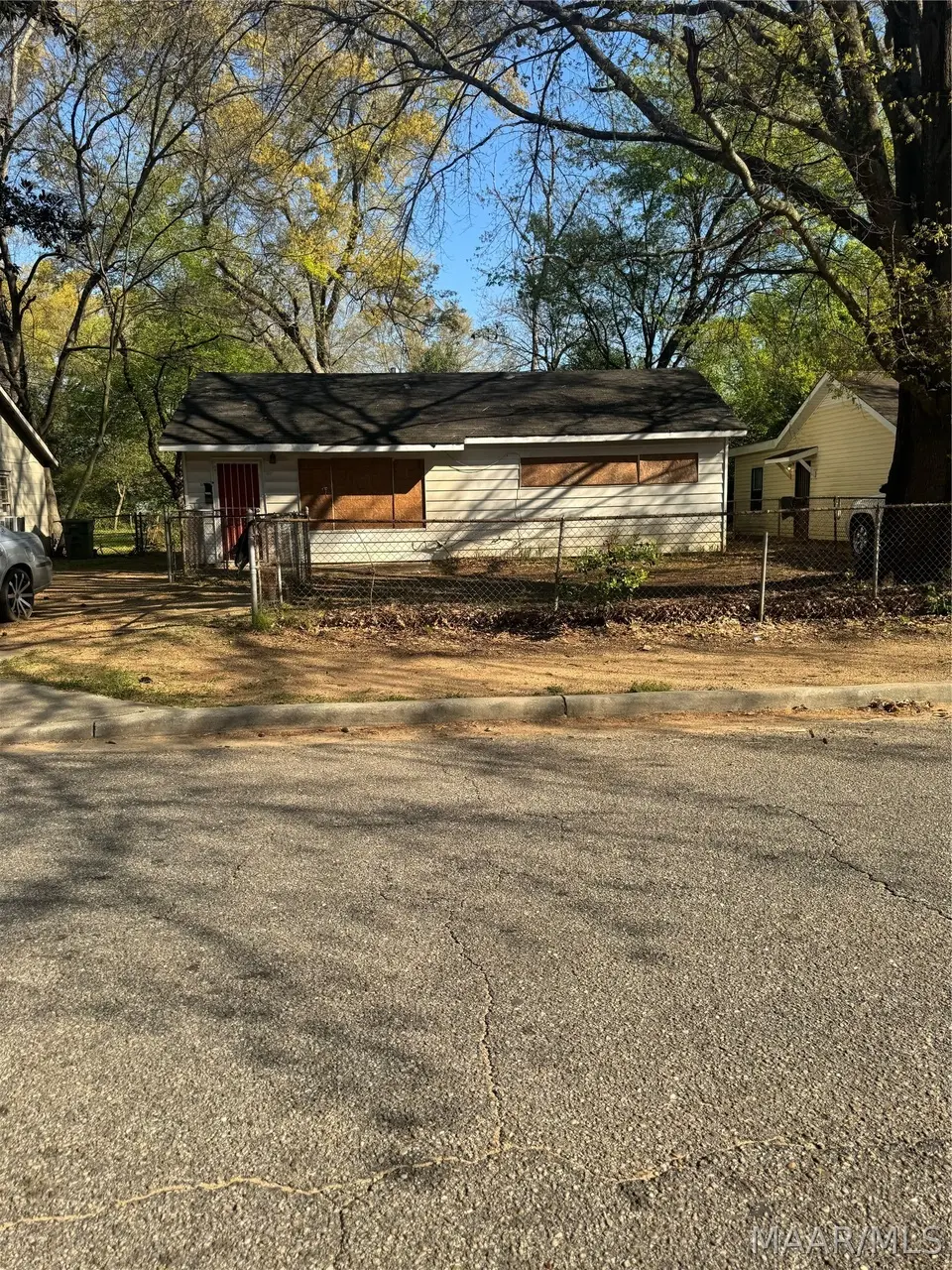 319 E Park Ave