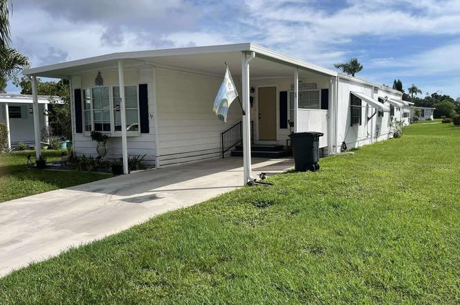 15 La Costa Ln