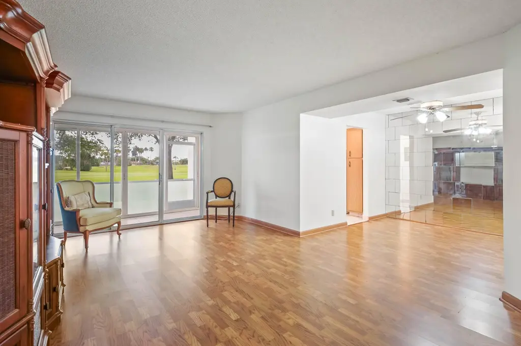 3951 Via Poinciana #112