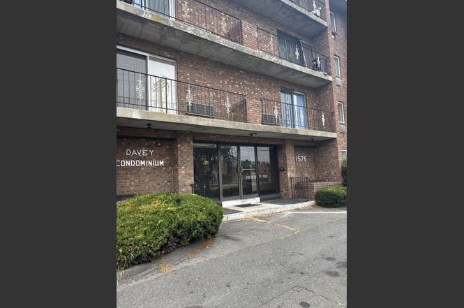1575 Boston Ave Unit B2