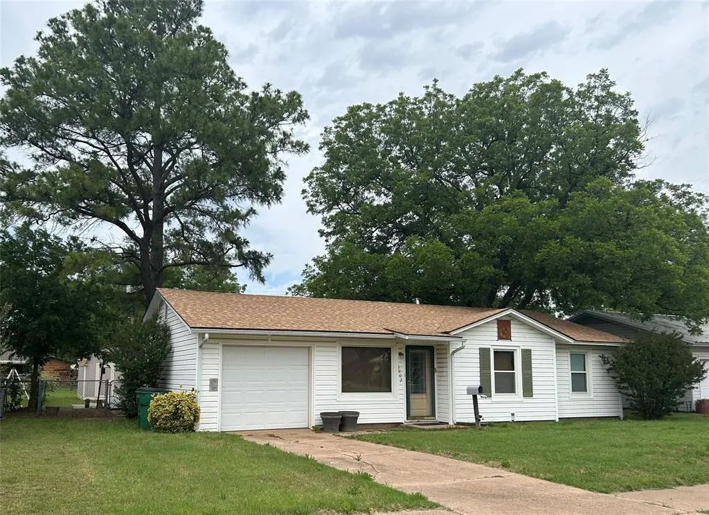 1002 W Bloodworth