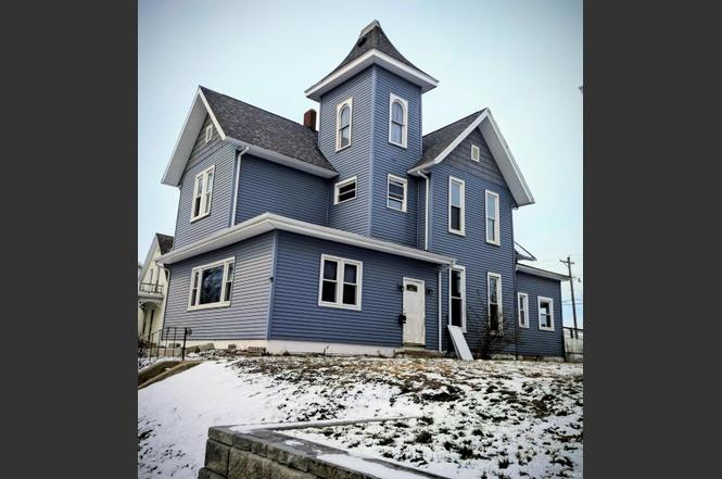 110 W 6th St