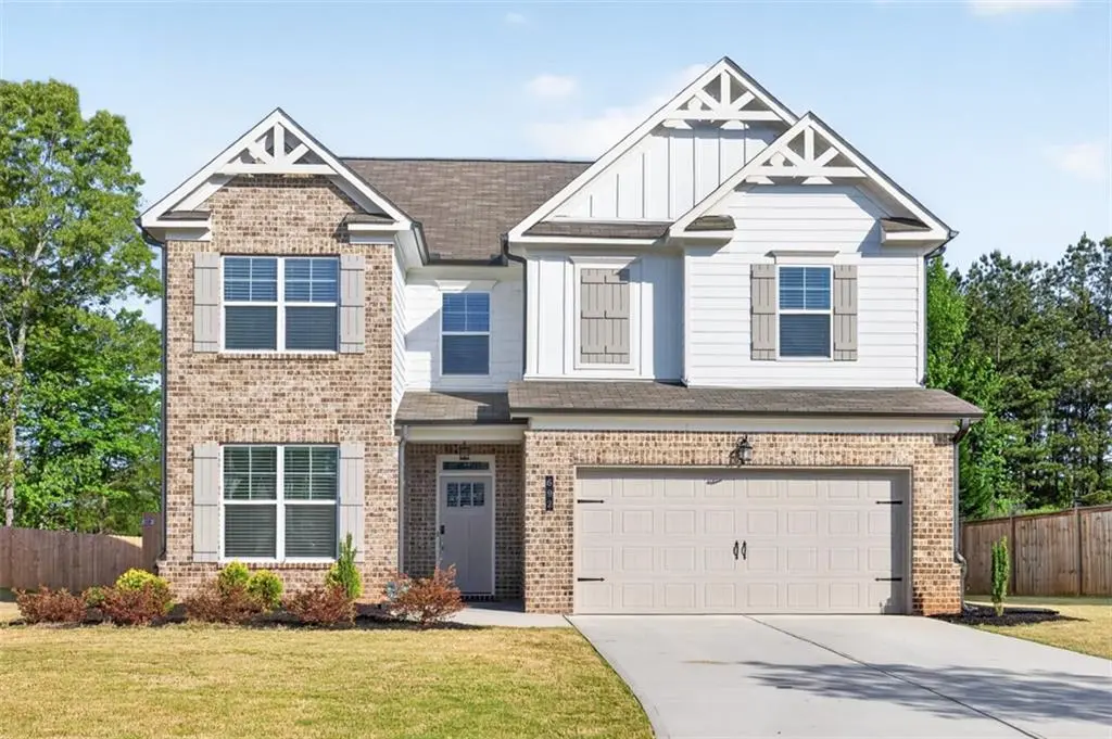 692 Eagles Nest Cir