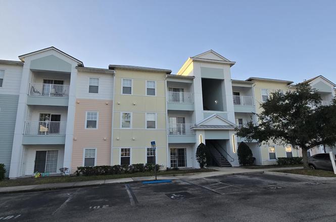 8226 Green Parrot Rd #206