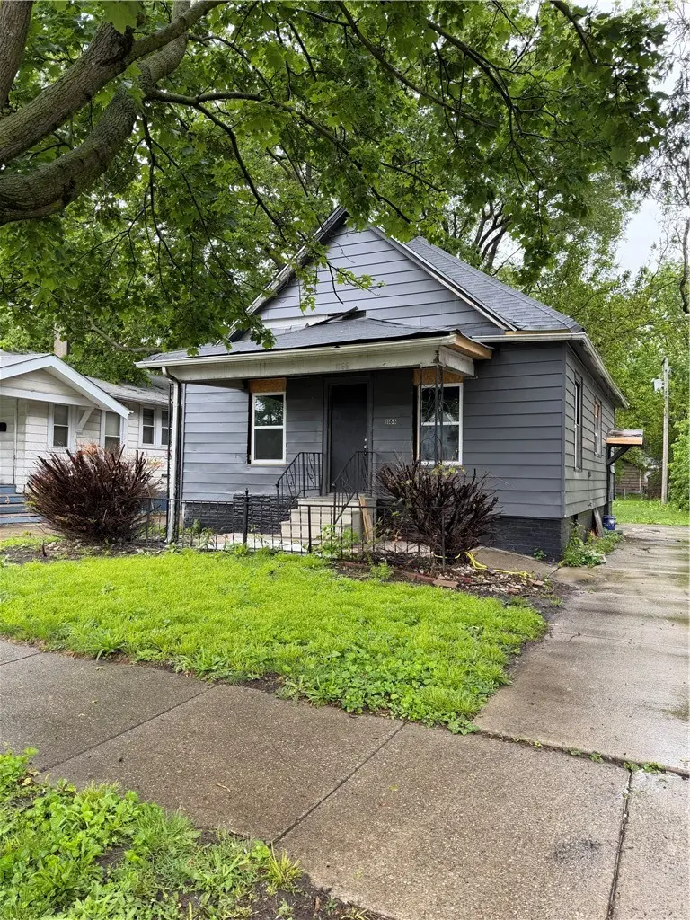 1166 E Walnut St