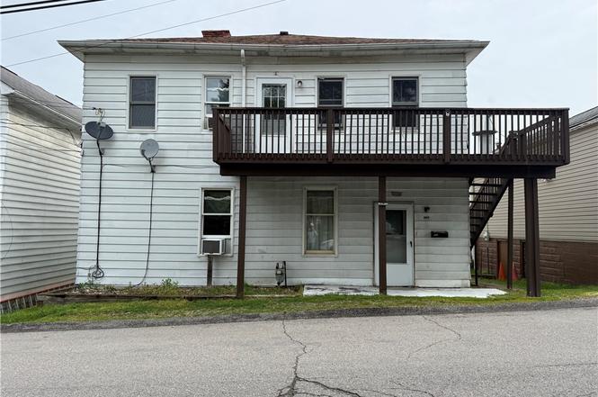 809 Station St