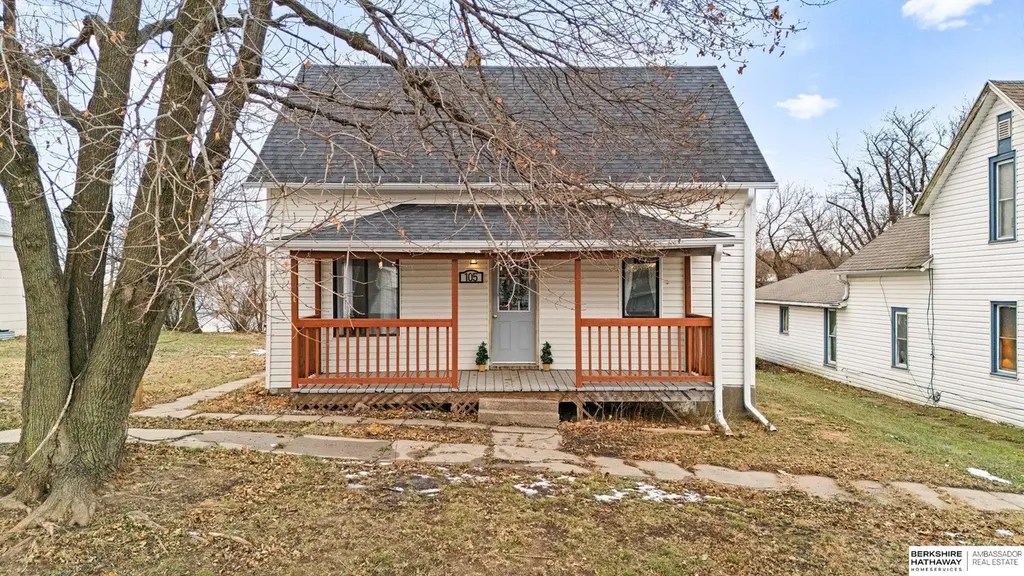 105 W 3rd St
