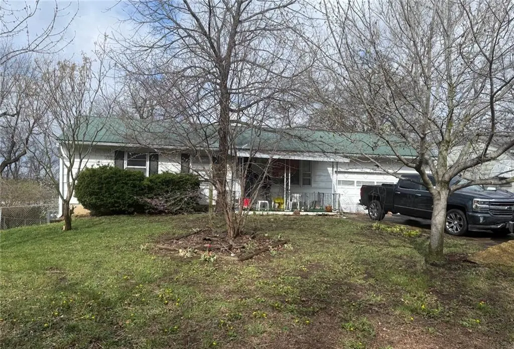 1102 N Farview Dr