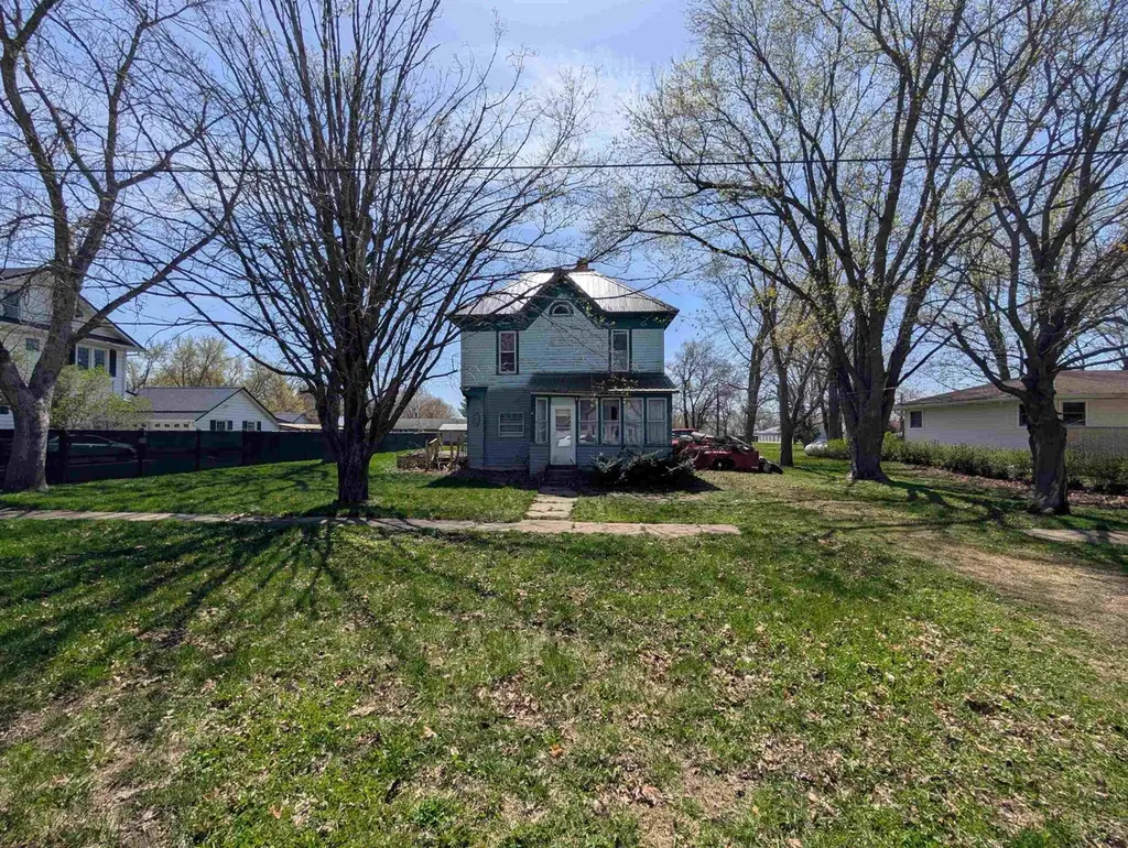 808 W Main St