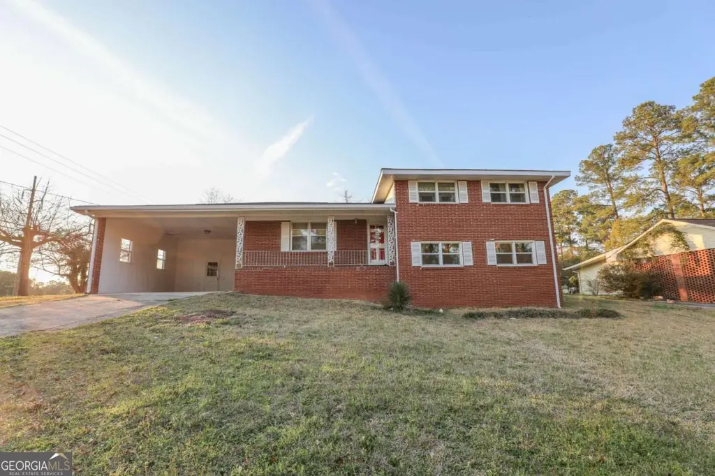 100 Pine Lane Dr