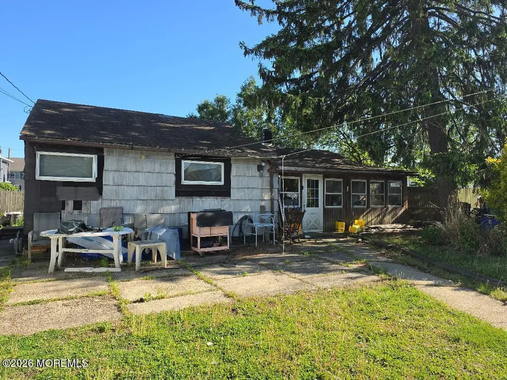 915 Woodland Ave