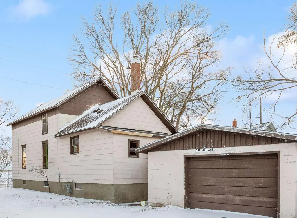 300 4th Ave