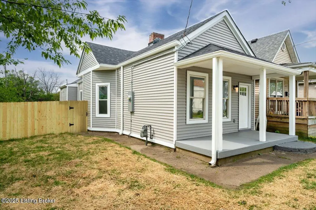 2632 Woodland Ave
