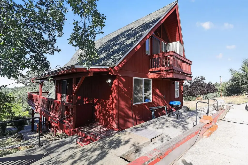 17418 Carlozzi Dr