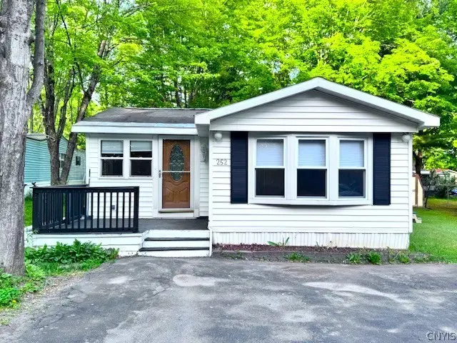 252 Blossom Ln