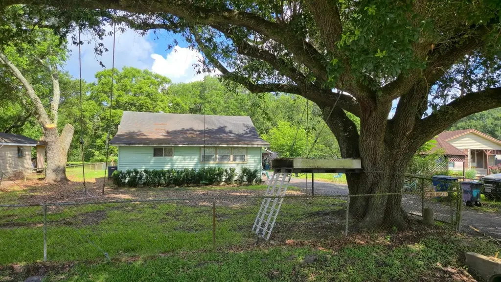370 N Meeker Rd
