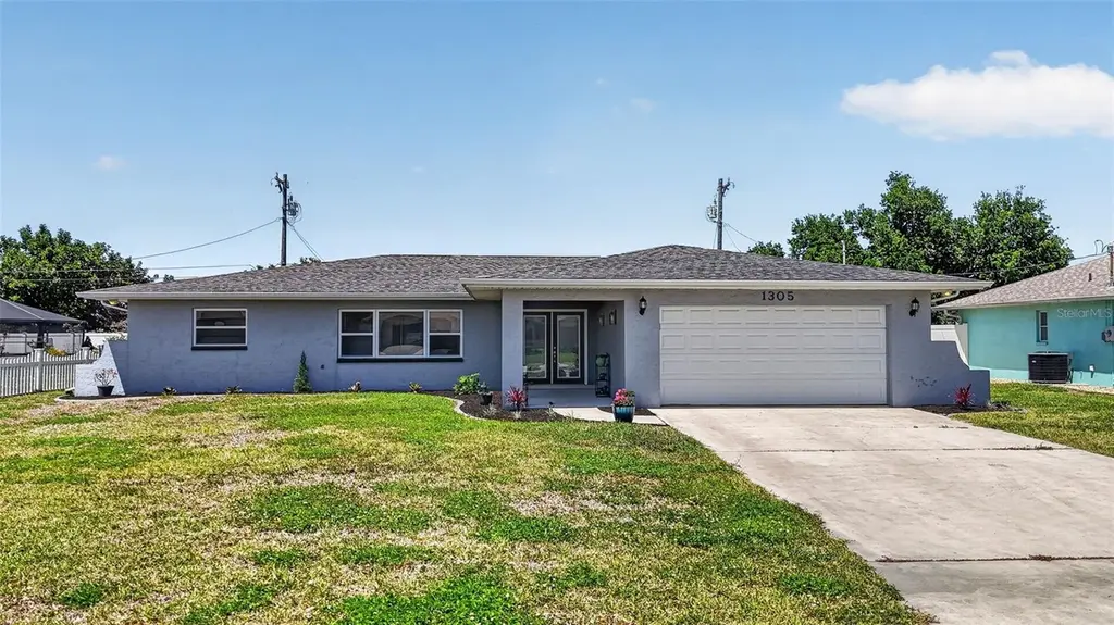 1305 SE 37th Ter