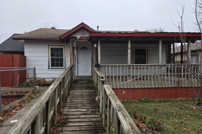 127 S Forest Ave