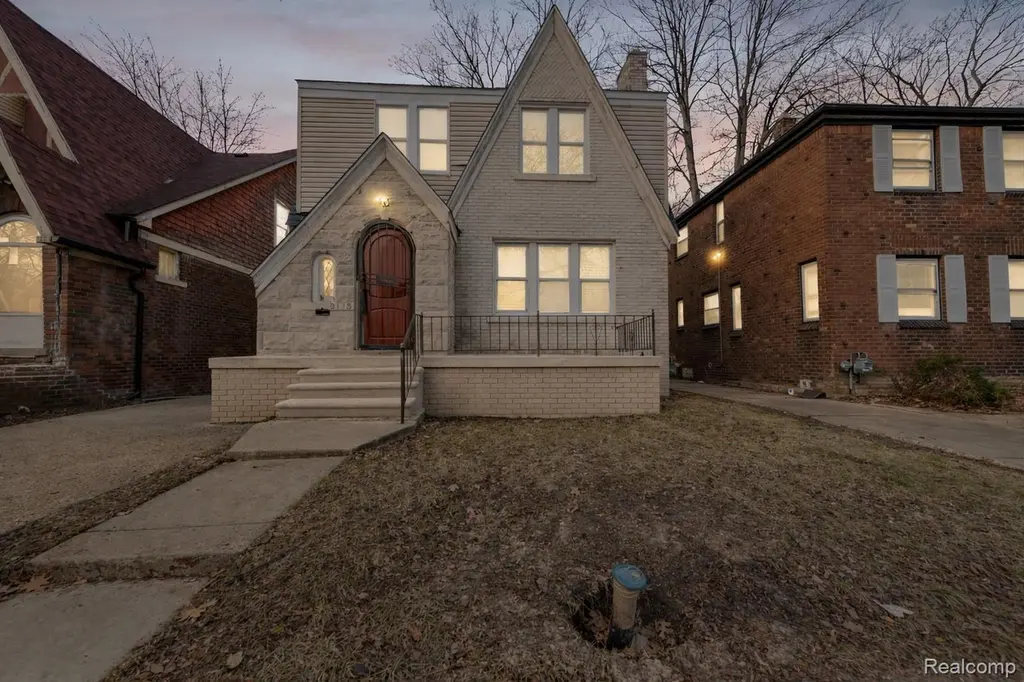 9175 Devonshire Rd