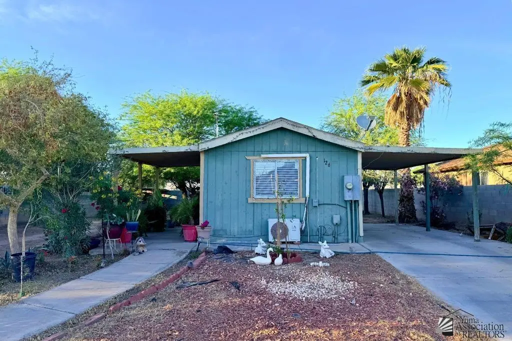 126 E Los Valles St