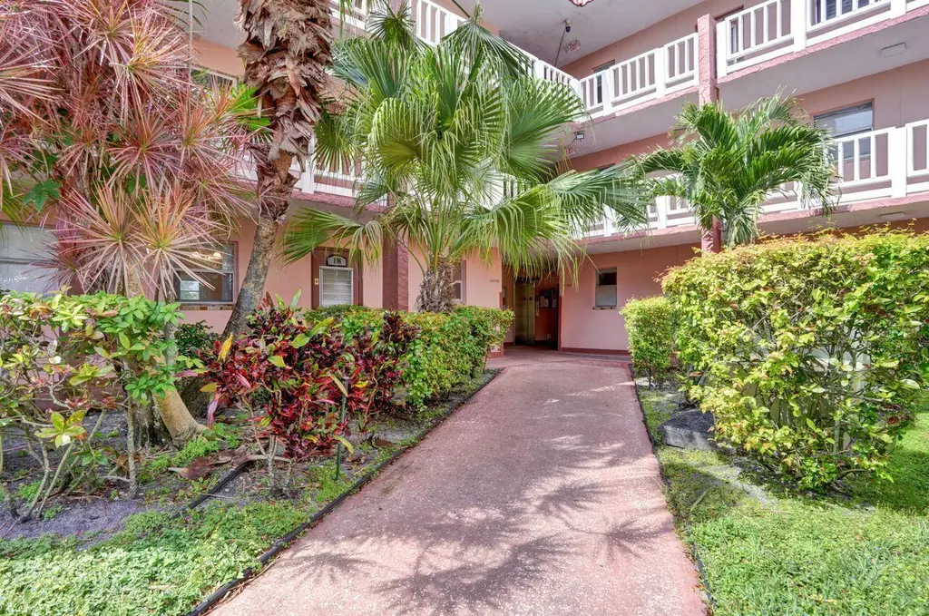 9460 Sunrise Lakes Blvd #106