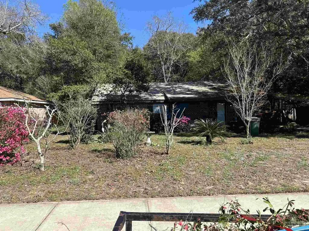 5800 Avondale Rd