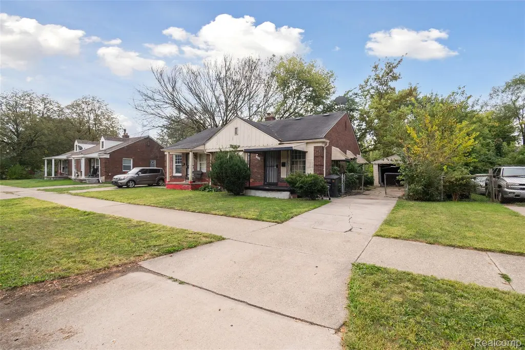 19124 Moross Rd