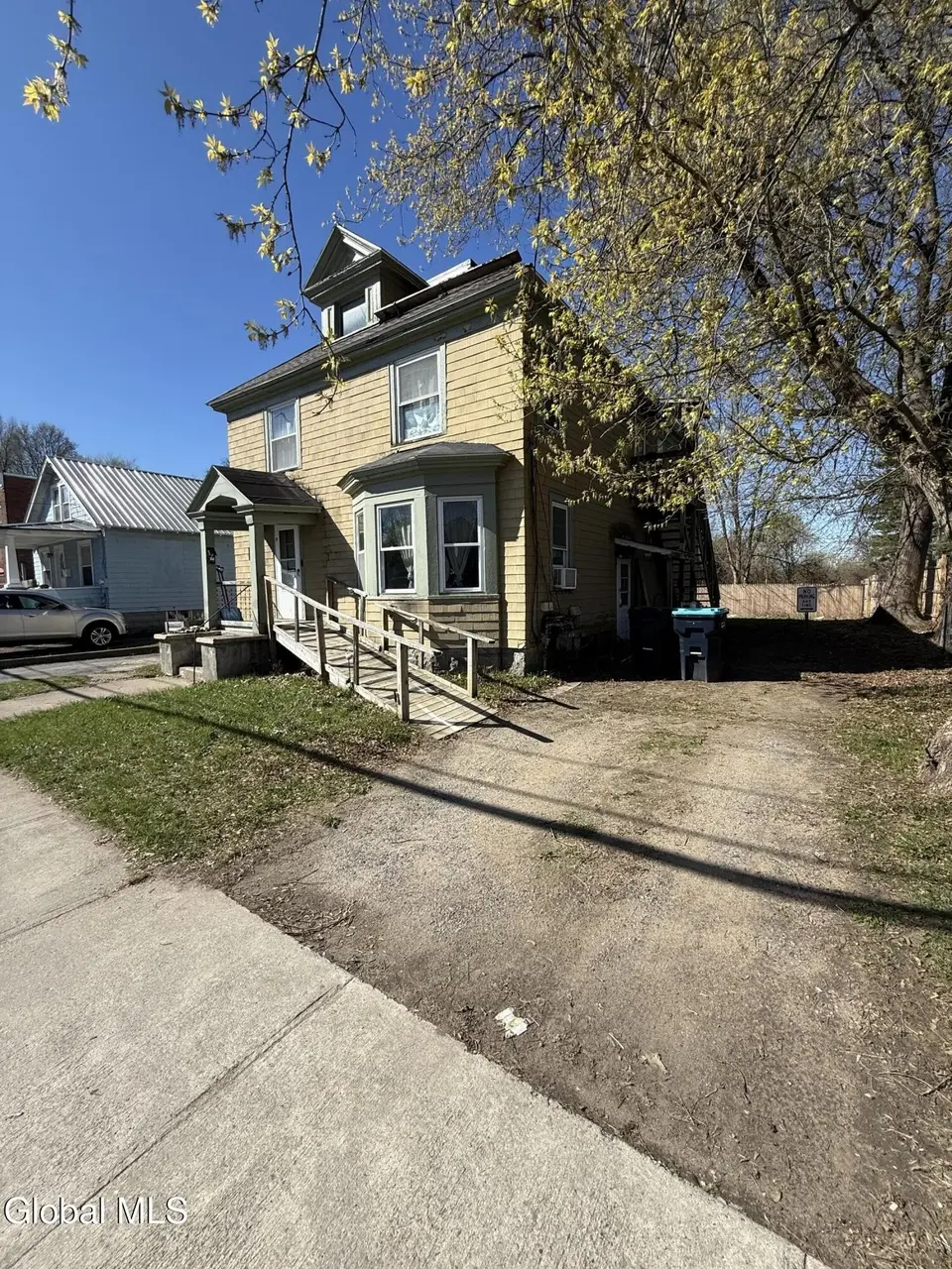 9 Feeder St