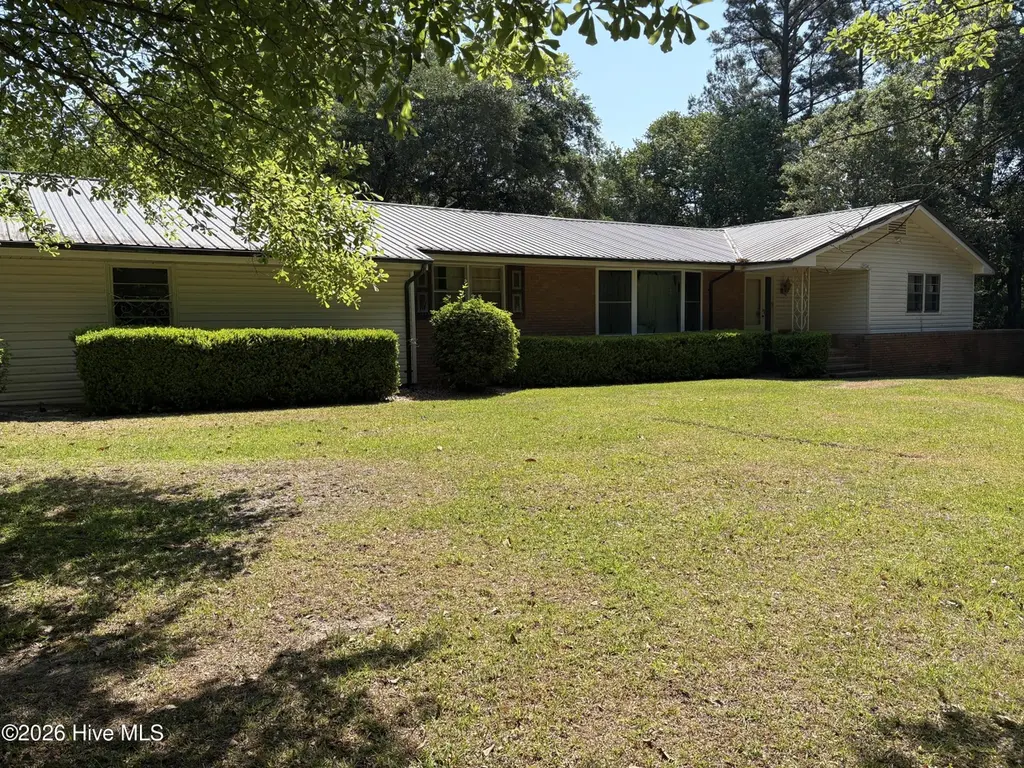32 Dogwood Ln