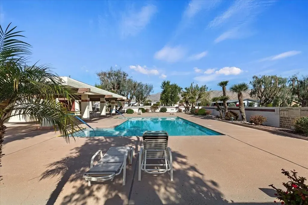 15300 Palm Dr #98