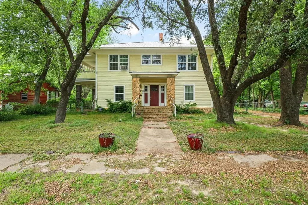402 W Main St