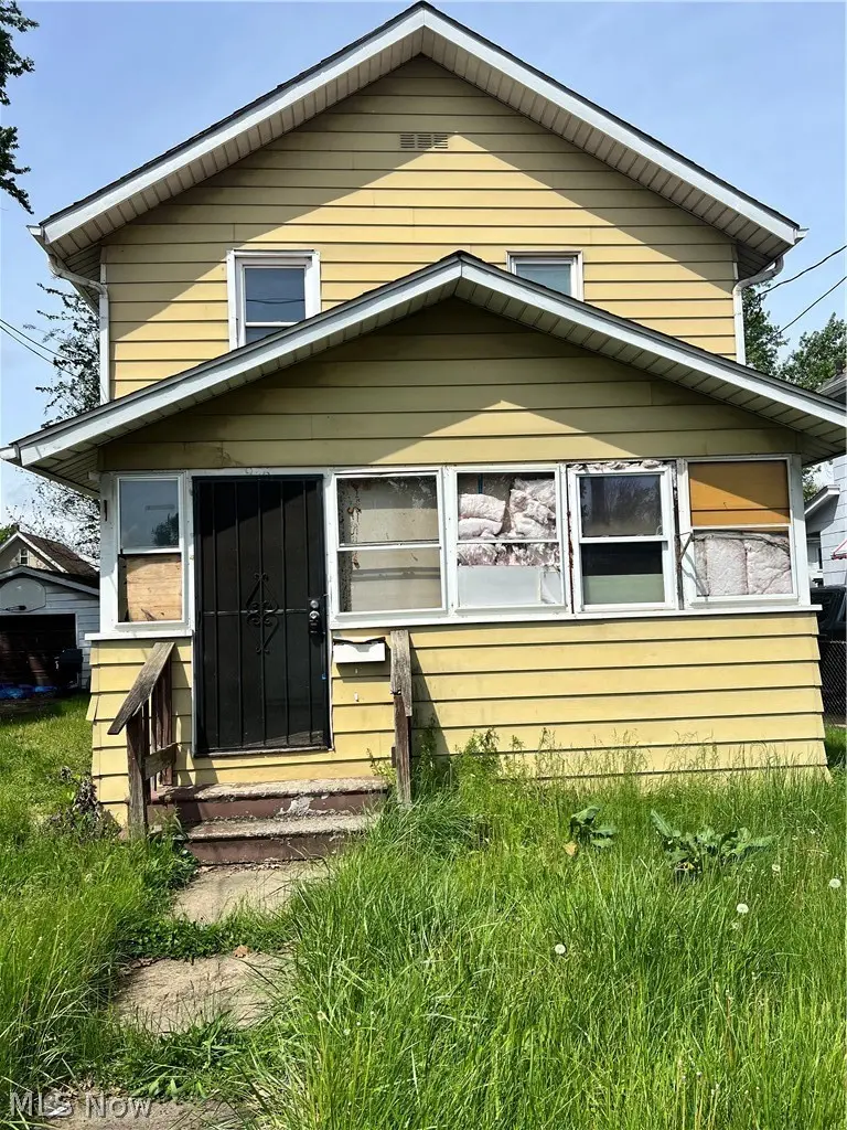 996 Burkhardt Ave