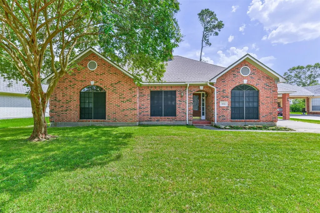 8022 17th Green Dr