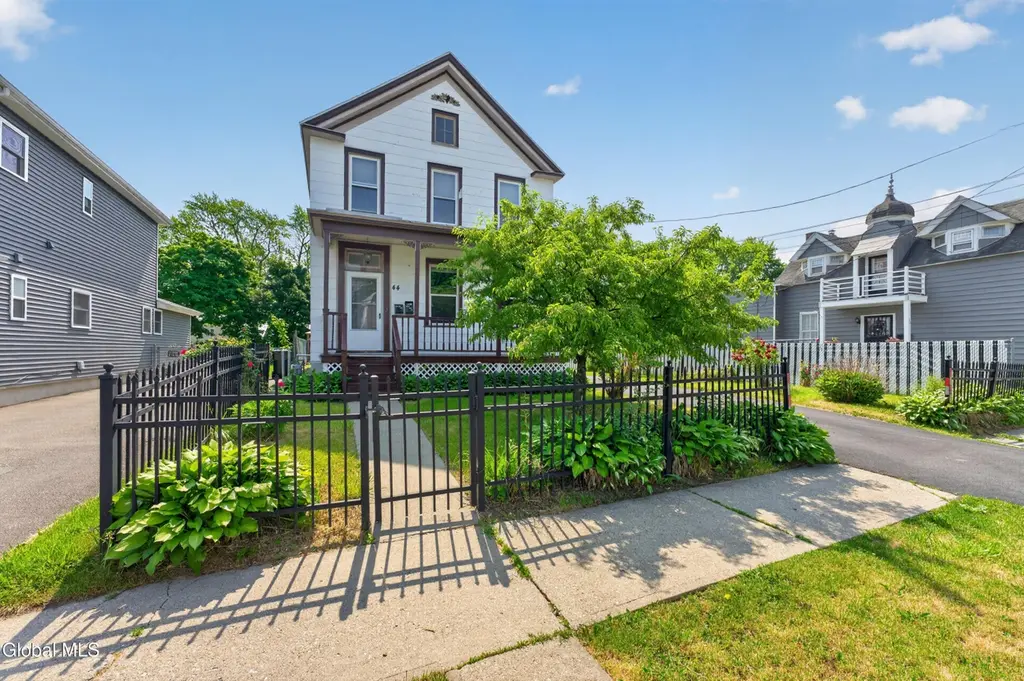 44 Masten Ave
