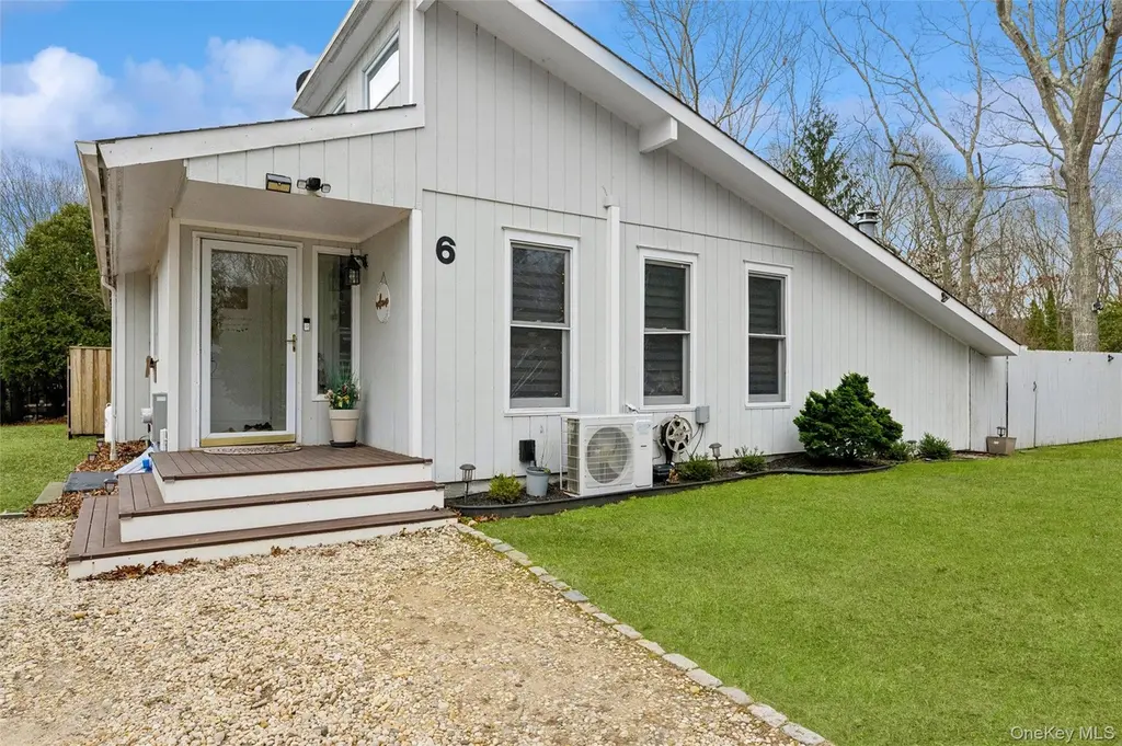 6 Montauk Blvd