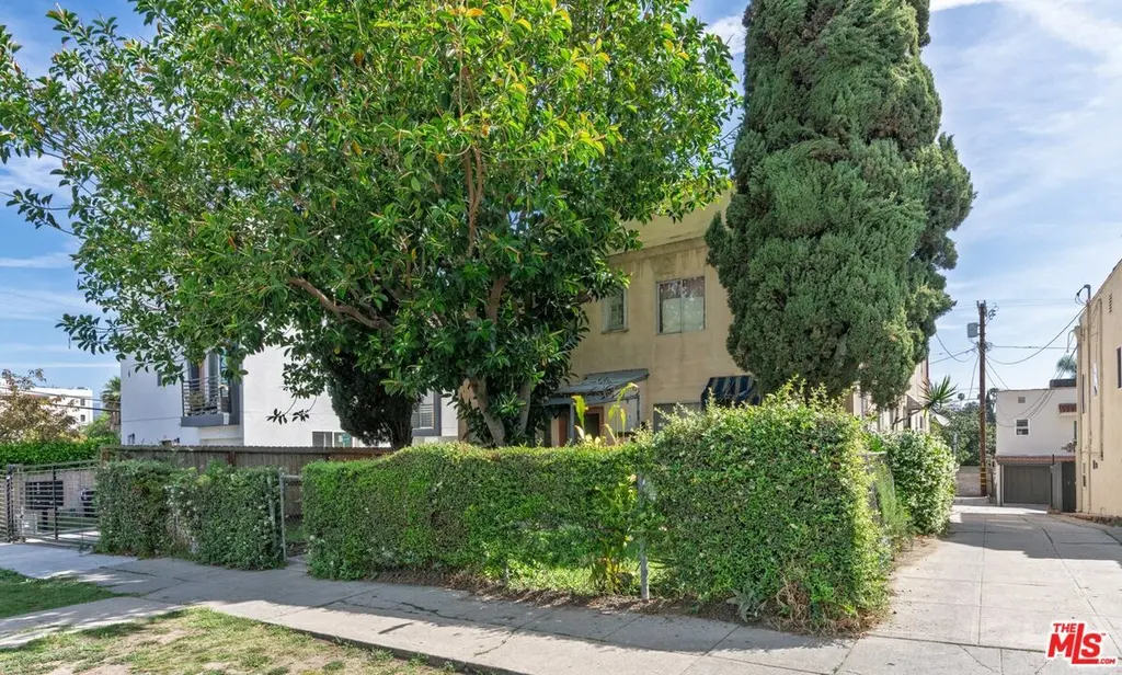 328 N Alexandria Ave