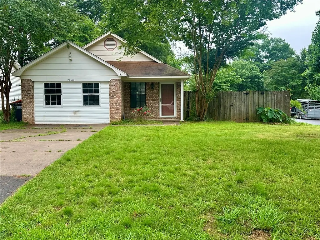 2202 S Jackson Cv