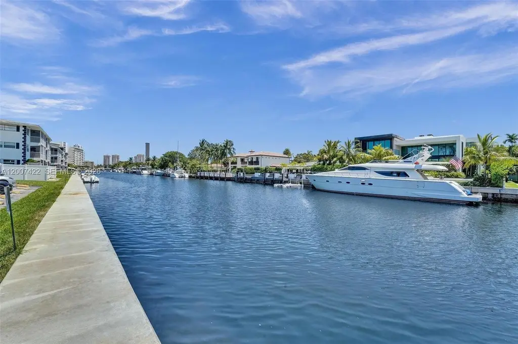 455 Paradise Isle Blvd #104