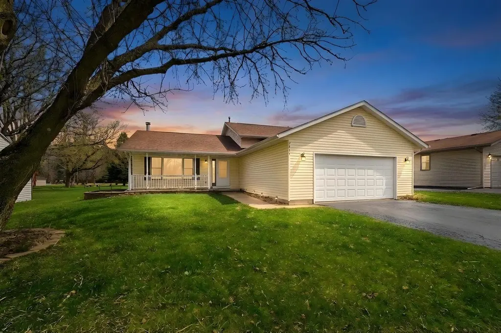 2211 Candlewick Dr SE