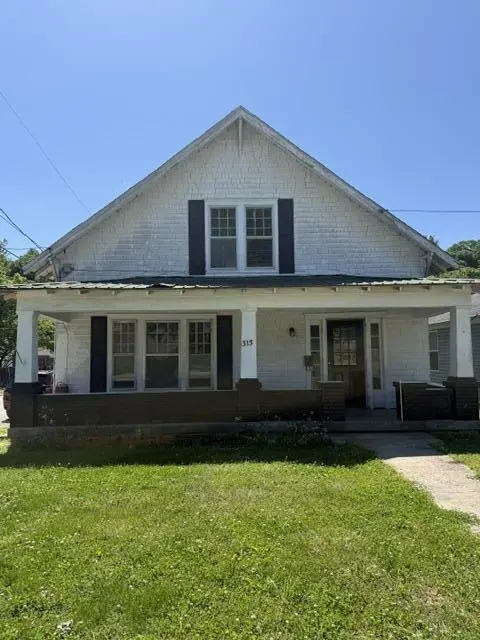 313 Holmes St