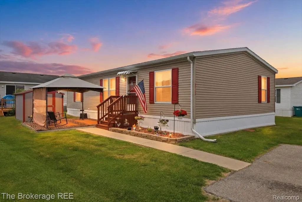 9542 Foxwell Cir
