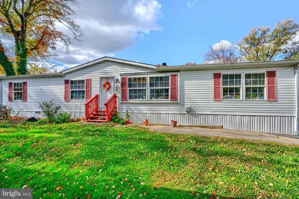3 Locust St