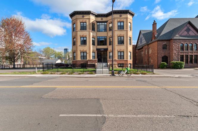 628 E Franklin Ave #301