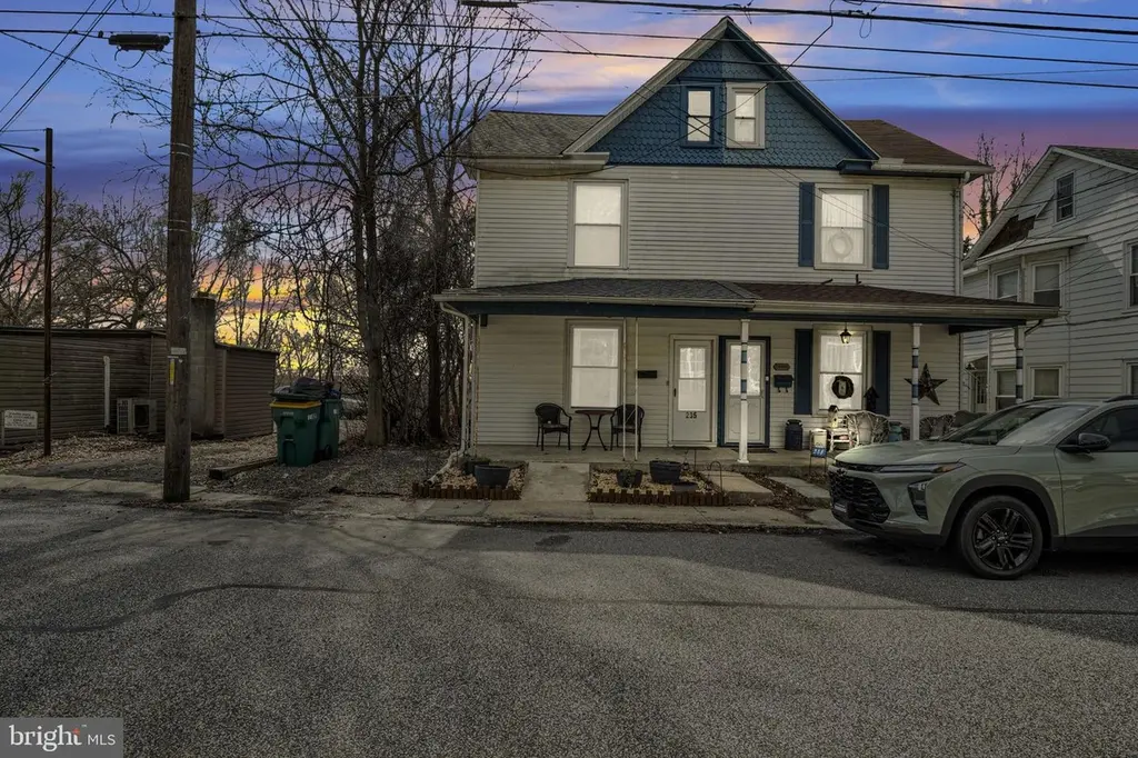 235 S Enola Dr