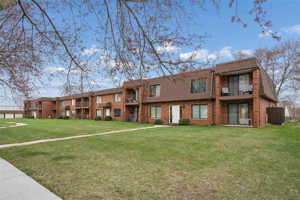 5703 Golden Ct NE #42 Ct