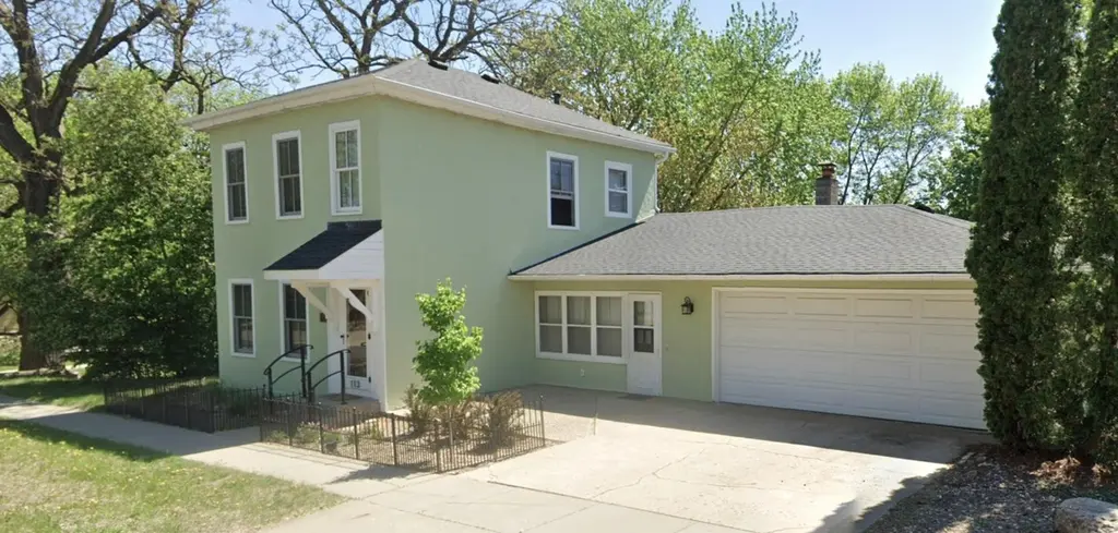 113 4th St E