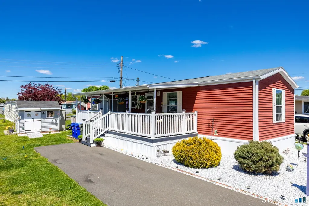 4 Apache Rd