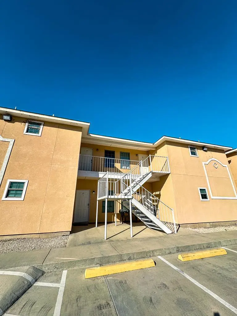 391 Riverside Dr